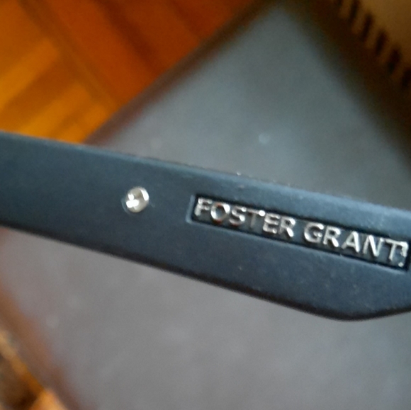 FOSTER GRANT SUN GLASSES $40 - Picture 3 of 4